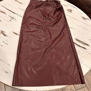 🌿Faux leather burgundy maxi skirt size‎ Medium (Flawed)